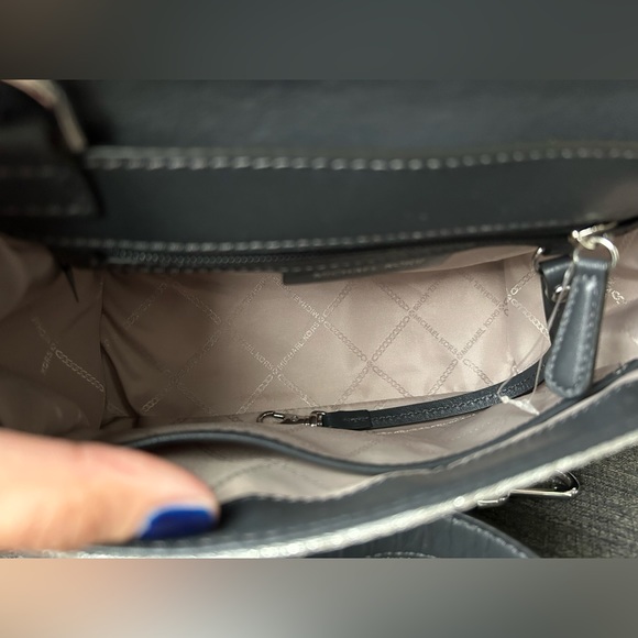 Michael Kors Bag - Picture 3 of 8